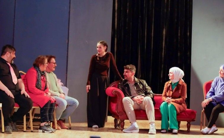 Körfez'de Tatlı ve Öfkeli Sahnelendi